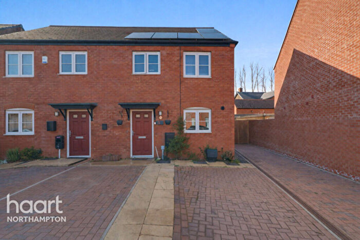 3 Bedroom Semi Detached House For Sale In Watermill Way, Northampton, NN4