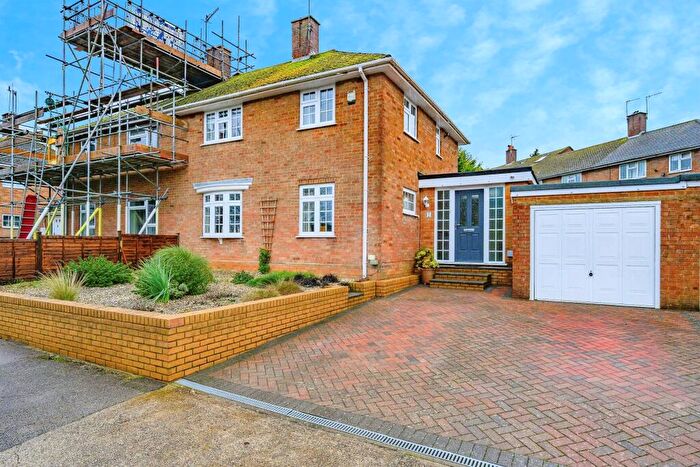 3 Bedroom Semi Detached House For Sale In Hazeldell Road, Hemel Hempstead, HP1