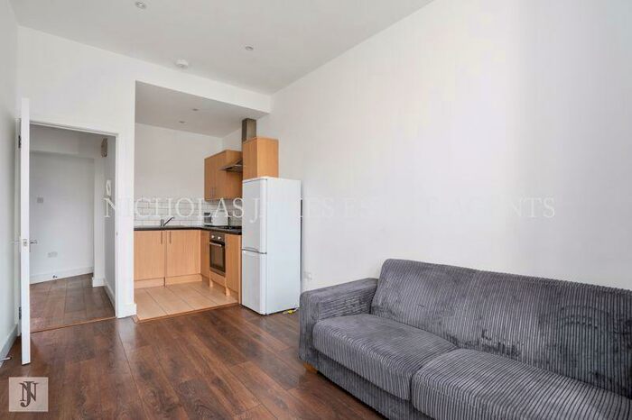 2 Bedroom Flat To Rent In Wightman Road, Haringey, London, N8
