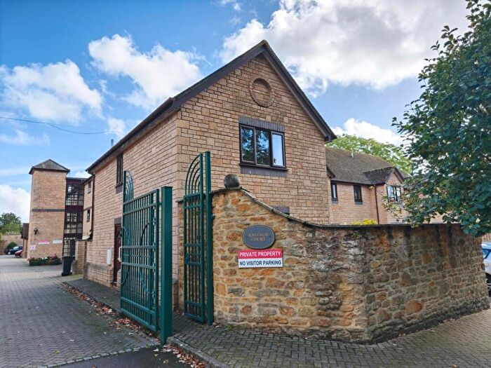 3 Bedroom Link Detached House For Sale In Long Street, Sherborne, DT9