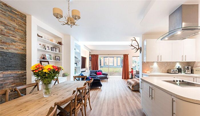 3 Bedroom End Of Terrace House For Sale In Swinburne Road, London, SW15