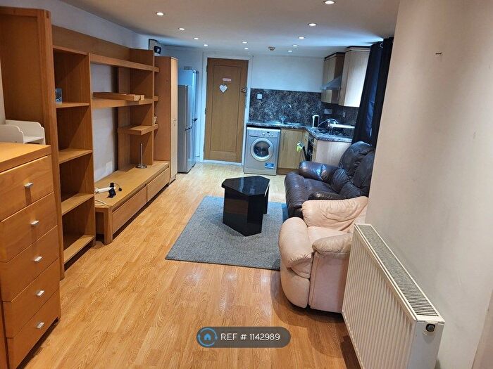 1 Bedroom Flat To Rent In Clive Street, Cardiff, CF11