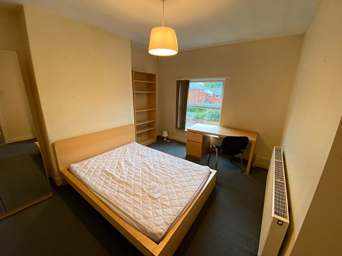 2 Bedroom Flat To Rent In Flat, Kelso Road, LS2