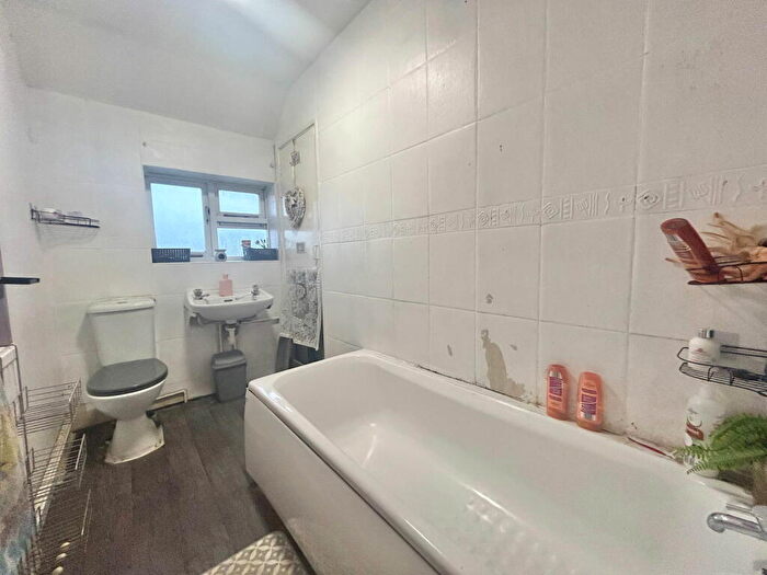 3 Bedroom Terraced House For Sale In Hungarton Boulevard, Leicester, LE5