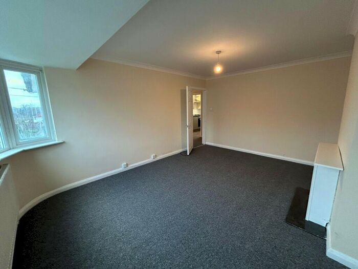 2 Bedroom Flat To Rent In Laleham Avenue, NW7
