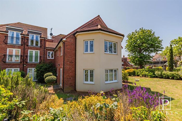 2 Bedroom Apartment For Sale In Hadleigh Road, Frinton-On-Sea, CO13