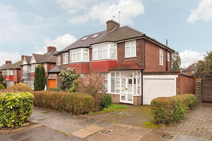 3 Bedroom Semi Detached House For Sale In Fountains Crescent, London, N14