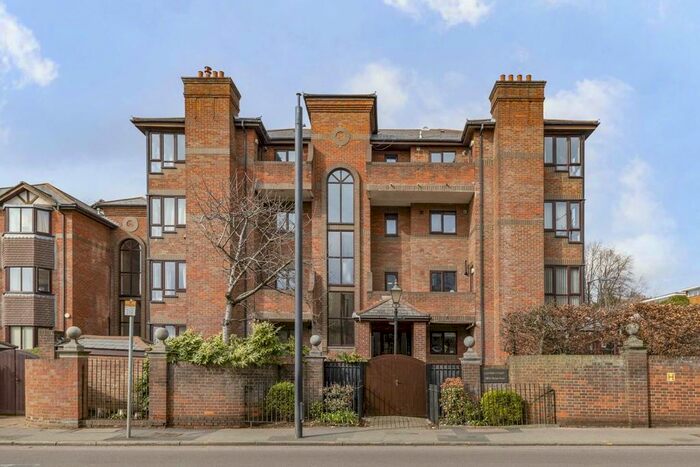 2 Bedroom Flat To Rent In Worple Road, London, SW20