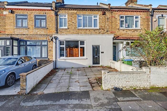 2 Bedroom Flat For Sale In Borthwick Road, London, E15