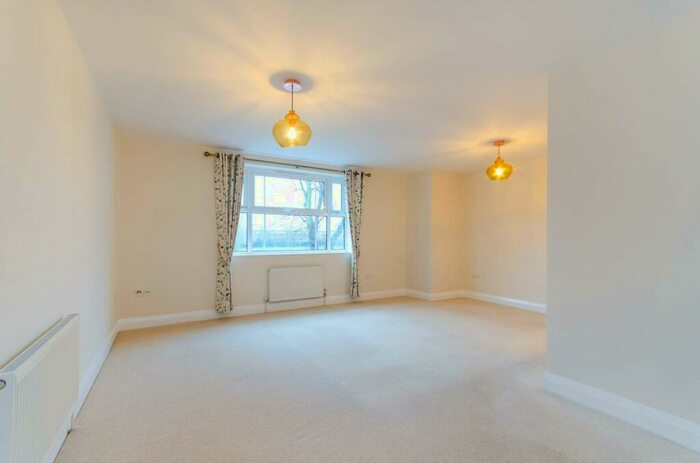2 Bedroom Flat To Rent In Villiers Road, Kingston, Kingston Upon Thames, KT1