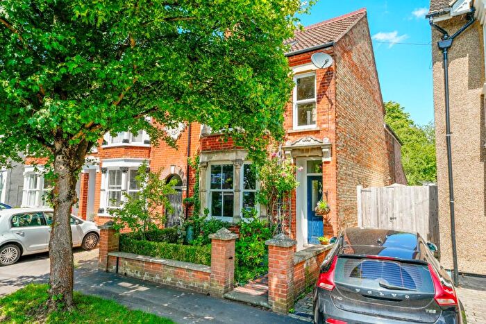 4 Bedroom End Of Terrace House For Sale In Rothschild Road, Leighton Buzzard, LU7