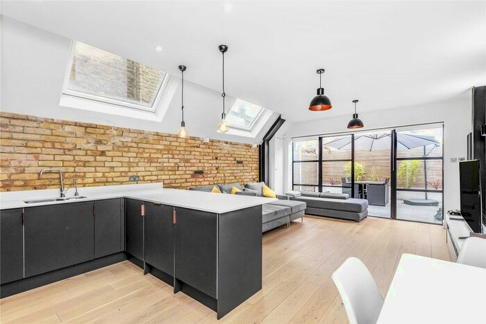 2 Bedroom Flat To Rent In Glenrosa Street, Fulham, London, SW6
