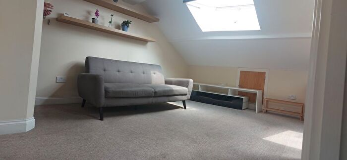 1 Bedroom Flat To Rent In Brixton Hill, London, SW2