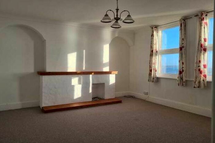 2 Bedroom Flat To Rent In Marine Parade, Dawlish, EX7
