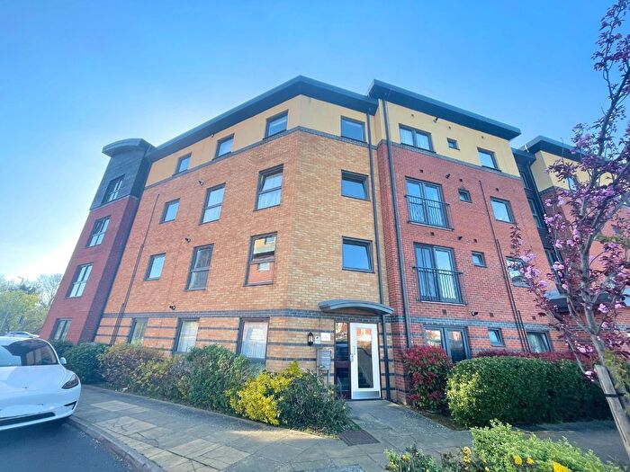 2 Bedroom Flat To Rent In Wynne Court, Raven Close, Watford, Hertfordshire, WD18