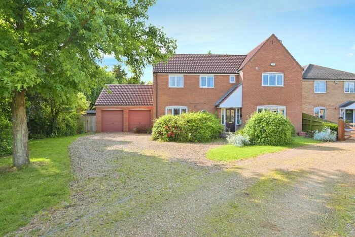 4 Bedroom Detached House For Sale In Field View, Ramsey, Huntingdon, PE26