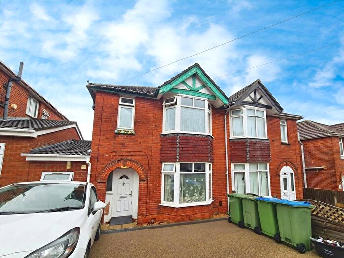5 Bedroom Link Detached House To Rent In Sirdar Road, Southampton, Hampshire, SO17