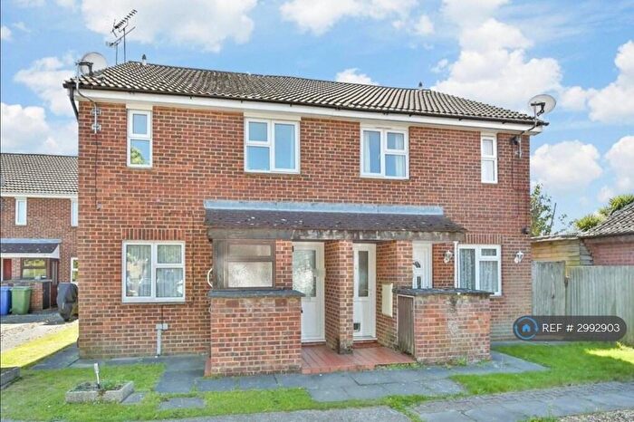 1 Bedroom Flat To Rent In Invicta Court, Milton Regis, Sittingbourne, ME10