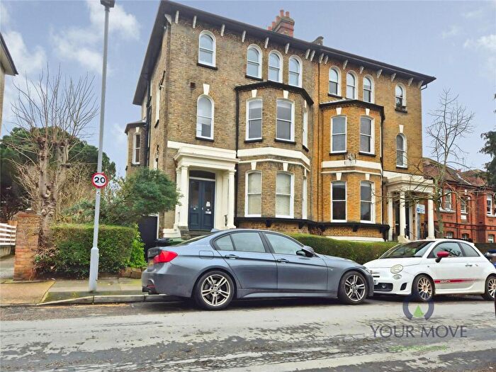 2 Bedroom Flat To Rent In Grove Road, Surbiton, KT6
