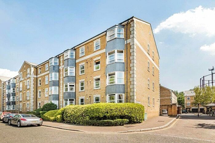 2 Bedroom Apartment To Rent In Clarence Mews, London, SE16
