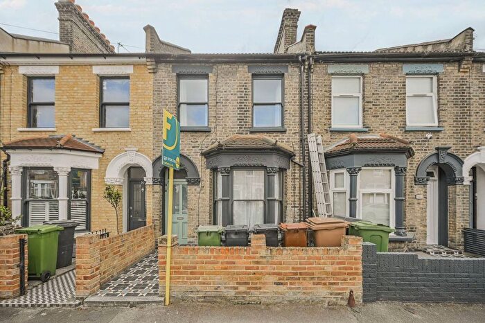 1 Bedroom Flat For Sale In Ringwood Road, Walthamstow, London, E17