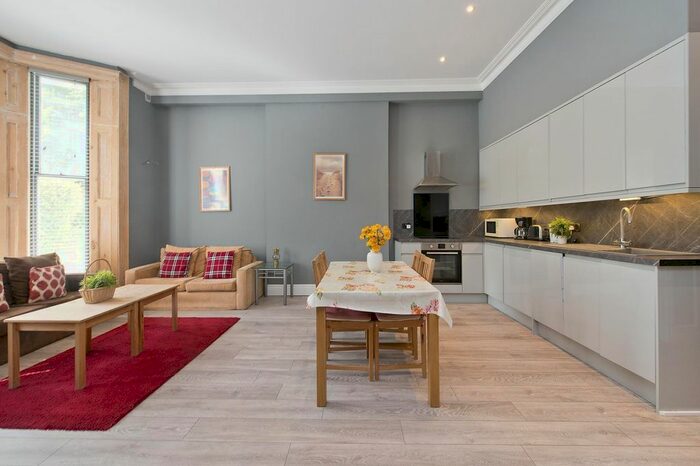 2 Bedroom Flat To Rent In Elsham Road, London, W14