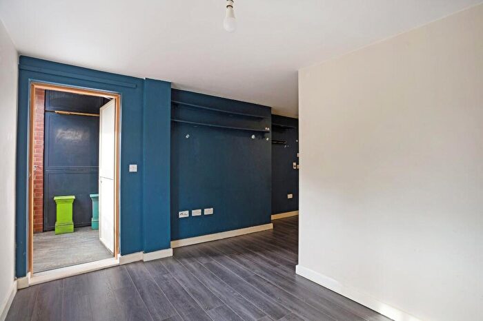 1 Bedroom Flat For Sale In Ducere House, Viaduct Street, London, E2