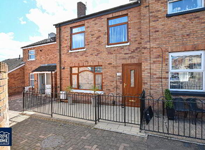 3 Bedroom Mid TownHouse For Sale In Saunderson Court, Belfast, BT14
