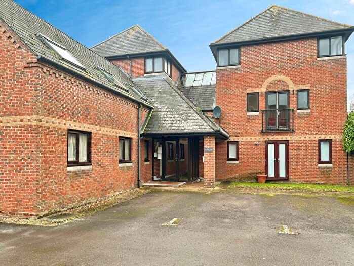 3 Bedroom Flat For Sale In Ock Mill Close, Abingdon, Oxfordshire, OX14