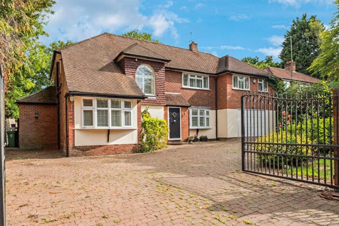 4 Bedroom Detached House For Sale In Ducks Hill Road, Northwood, HA6