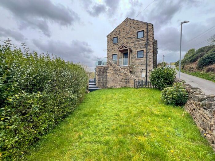 4 Bedroom End Of Terrace House For Sale In Old Mount Road, Marsden, Huddersfield, HD7