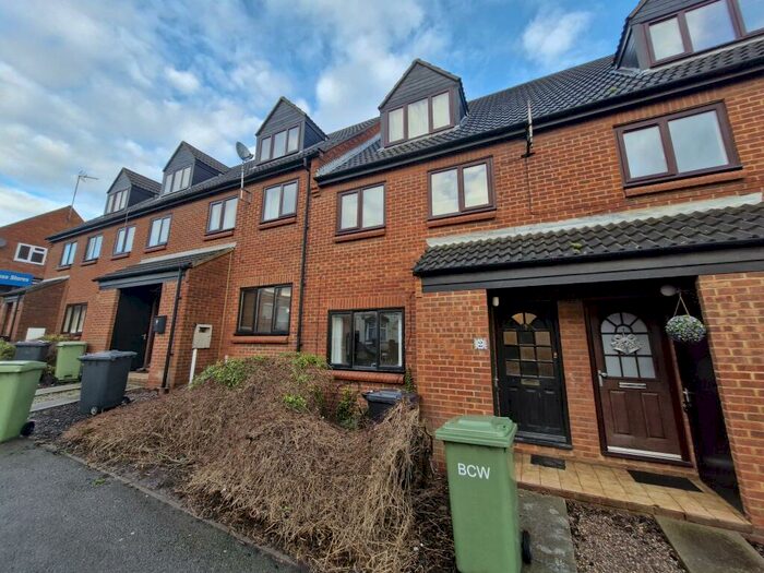 1 Bedroom Flat To Rent In Elsden Road, Wellingborough, NN8