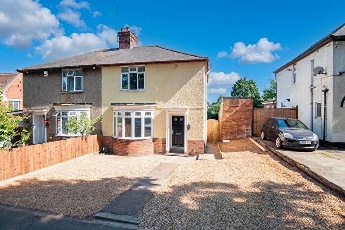 3 Bedroom Semi-Detached House For Sale In Finedon Road, Wellingborough, NN8