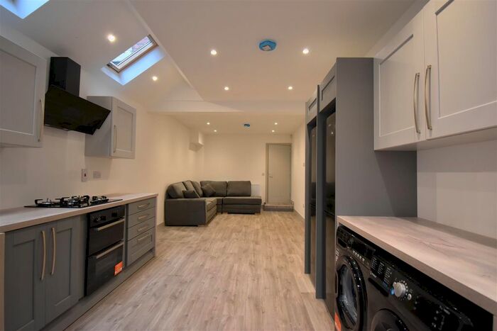 6 Bedroom Terraced House To Rent In Tiverton Road, Selly Oak, Birmingham, B29