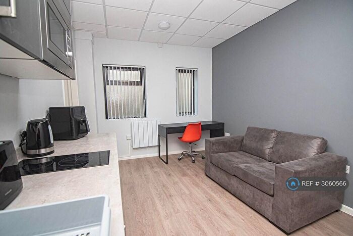 1 Bedroom Flat To Rent In Stile Common Road, Huddersfield, HD4