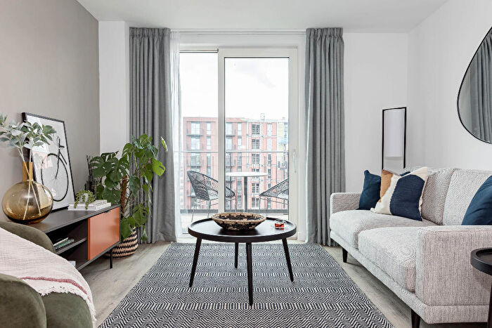 2 Bedroom Apartment To Rent In Farrier, M5