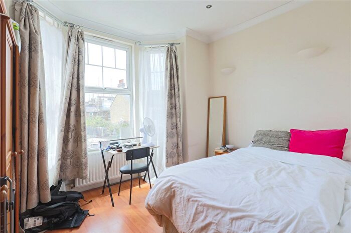 3 Bedroom Flat To Rent In Tooting Bec Road, Tooting, London, SW17