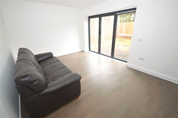 2 Bedroom Bungalow For Sale In Finsbury Road, Luton, Bedfordshire, LU4