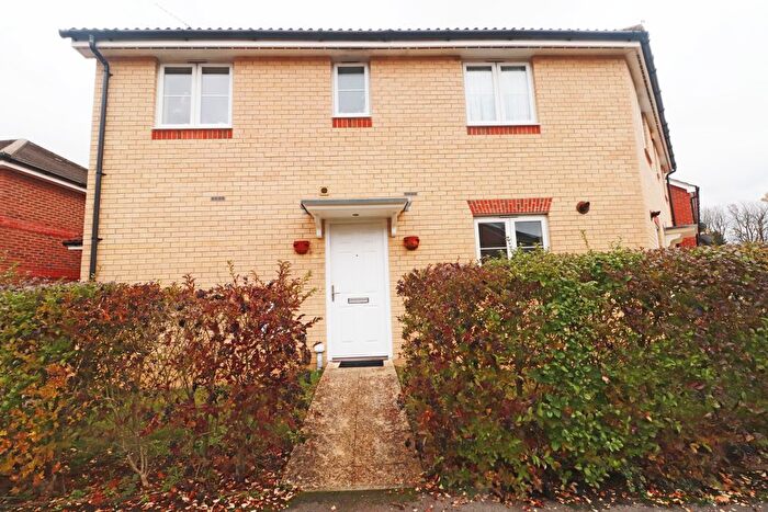 3 Bedroom Semi-Detached House To Rent In Woodvale Road, Farnborough, GU14