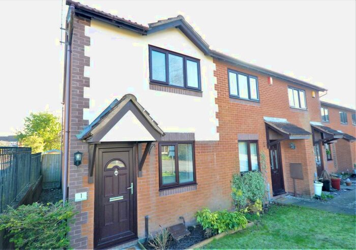 2 Bedroom Mews To Rent In Ashford Grove, Stone, ST15