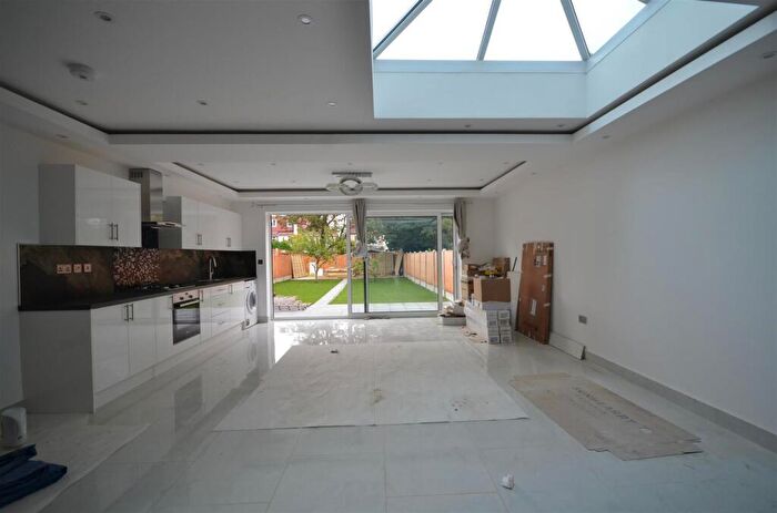 1 Bedroom Flat To Rent In Rosslyn Crescent, Wembley, Middlesex, HA9