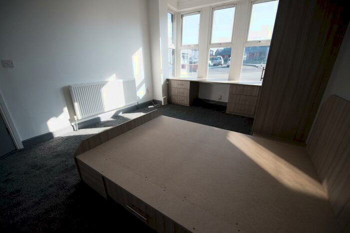 6 Bedroom Terraced House To Rent In Beechwood Crescent, Burley, LS4