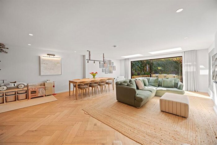 4 Bedroom House For Sale In Kingsley Place, London, N6