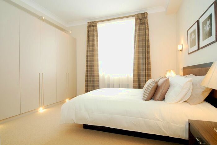 2 Bedroom Flat To Rent In Lowndes Square, London, SW1X