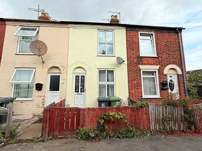 3 Bedroom Terraced House For Sale In Waveney Road, Great Yarmouth, NR31