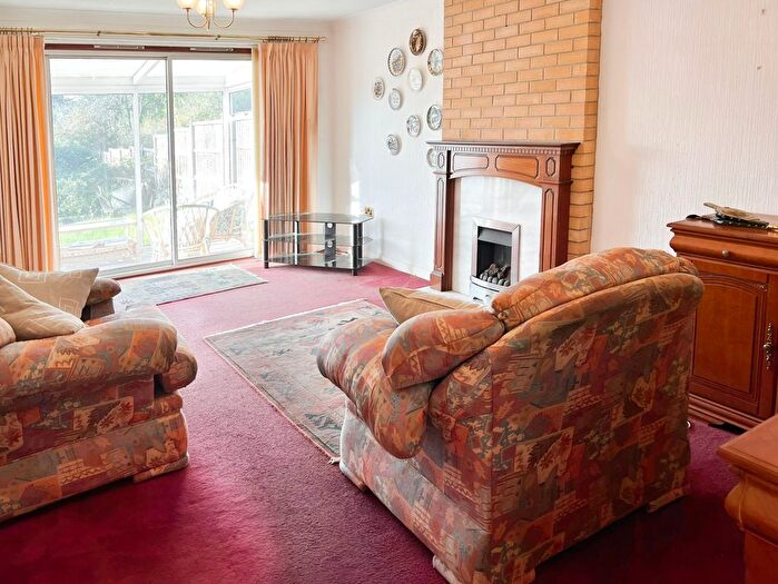 2 Bedroom Semi-Detached Bungalow For Sale In Radiant Road, Leicester, LE5