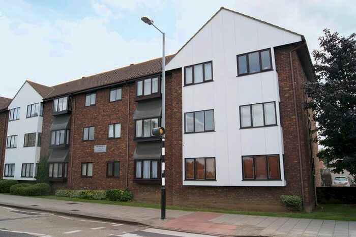 2 Bedroom Flat To Rent In Leigh Road, Leigh-On-Sea, SS9