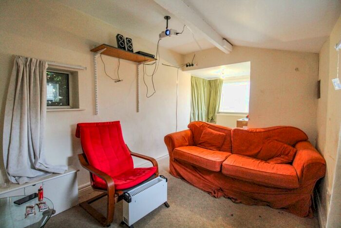 3 Bedroom Semi-Detached House To Rent In Quarry Mount, Woodhouse, Leeds, LS6