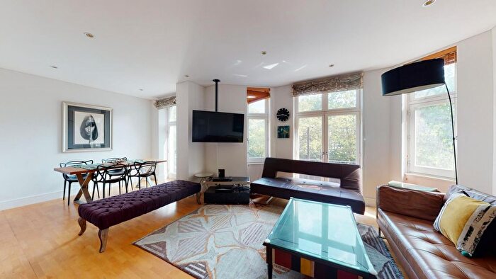 2 Bedroom Flat For Sale In Maida Vale, London, W9