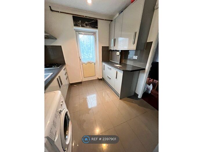 3 Bedroom Semi-Detached House To Rent In Arnold Crescent, Isleworth, TW7